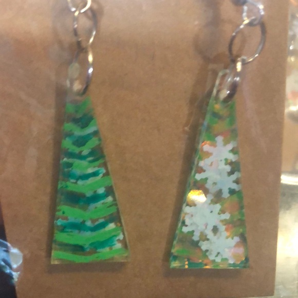 Tree triangle dangle - Picture 2 of 3